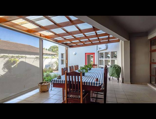 5 BEDROOM HOUSE FOR SALE IN HERSHAM